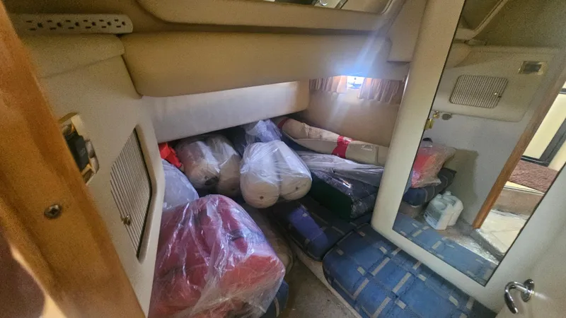 Slide: The Image of Sea Ray 400 Sedan Bridge 2000 - 19