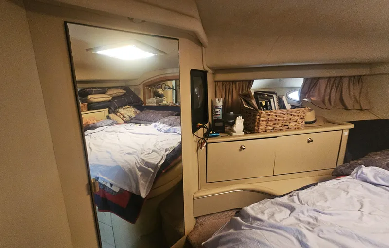 Slide: The Image of Sea Ray 400 Sedan Bridge 2000 - 23