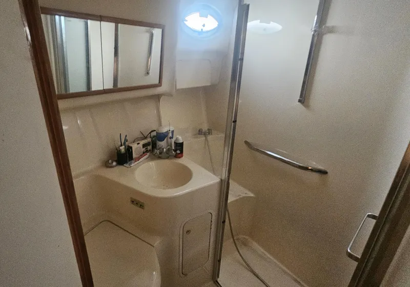 Slide: The Image of Sea Ray 400 Sedan Bridge 2000 - 24