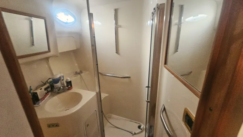 Slide: The Image of Sea Ray 400 Sedan Bridge 2000 - 25