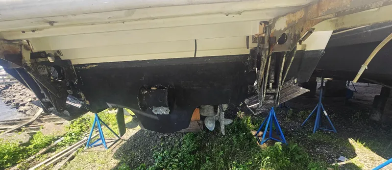 Slide: The Image of Sea Ray 400 Sedan Bridge 2000 - 9