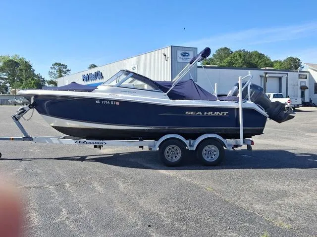 Slide: The Image of Sea Hunt 207Escape LE 2012 - 3