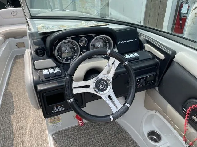 Slide: The Image of Crownline Boats 255 SS 2015 - 19