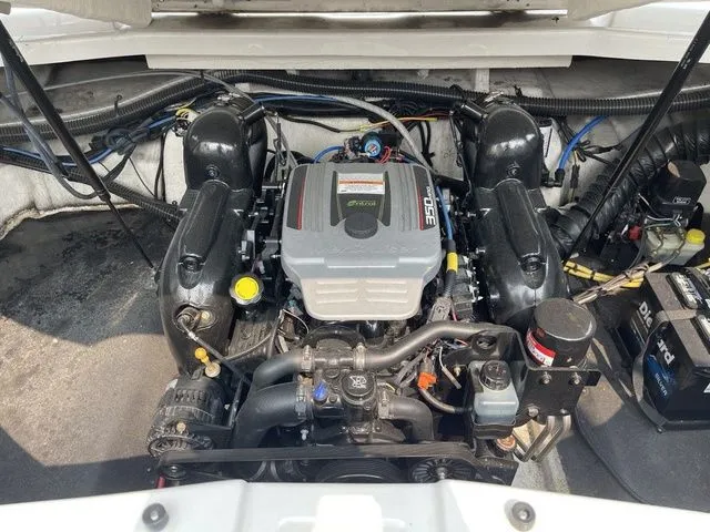 Slide: The Image of Crownline Boats 255 SS 2015 - 24