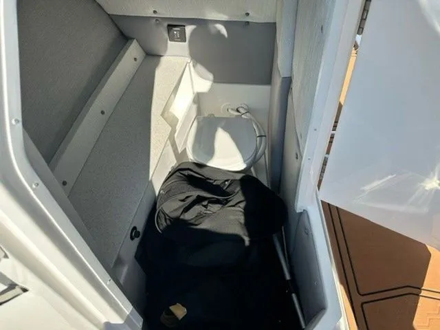 Slide: The Image of Cobalt R8 Surf 2025 - 11