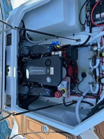 Slide: The Image of Cobalt R8 Surf 2025 - 12