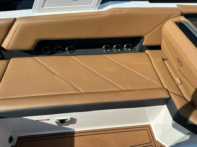 Slide: The Image of Cobalt R8 Surf 2025 - 15