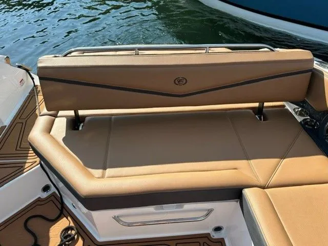 Slide: The Image of Cobalt R8 Surf 2025 - 16