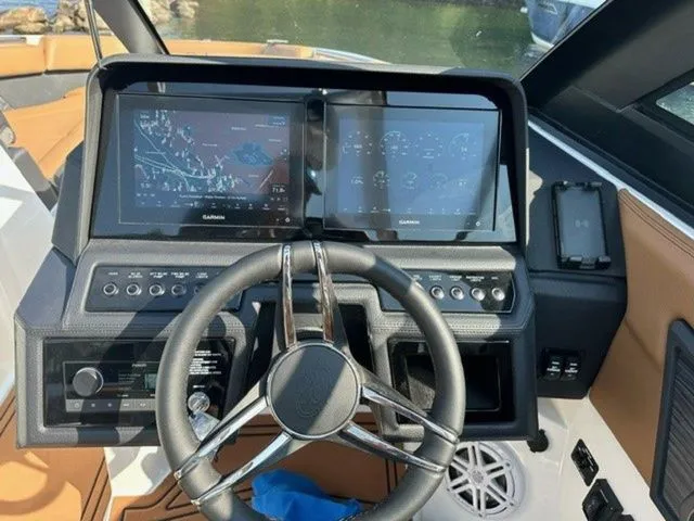 Slide: The Image of Cobalt R8 Surf 2025 - 17