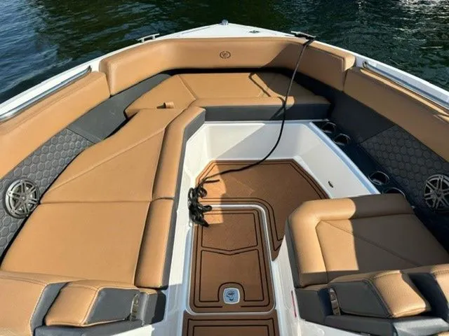 Slide: The Image of Cobalt R8 Surf 2025 - 18