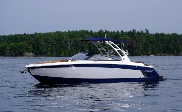 Slide: The Image of Cobalt R8 Surf 2025 - 2