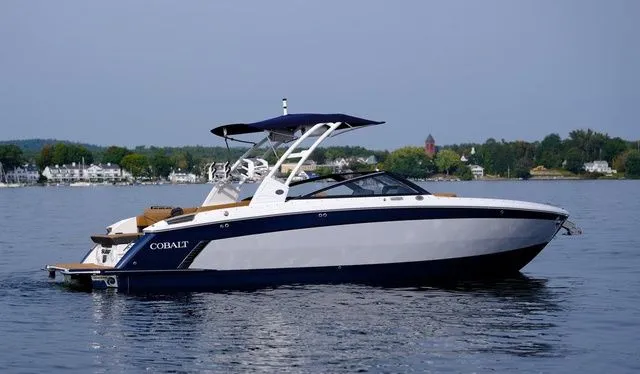 Slide: The Image of Cobalt R8 Surf 2025 - 6