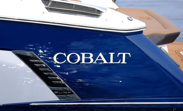 Slide: The Image of Cobalt R8 Surf 2025 - 9