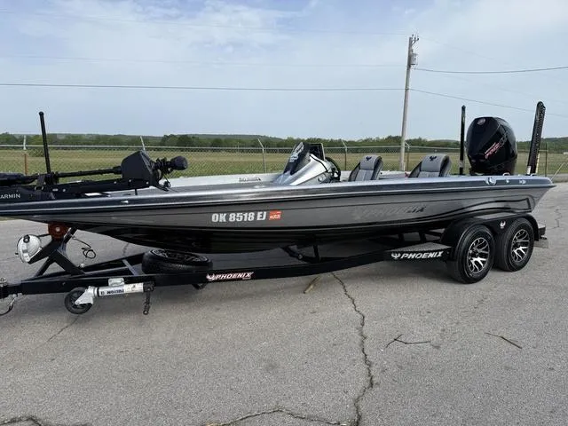 Slide: The Image of Phoenix Bass Boat 20 XE 2024 - 1