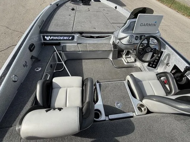 Slide: The Image of Phoenix Bass Boat 20 XE 2024 - 12
