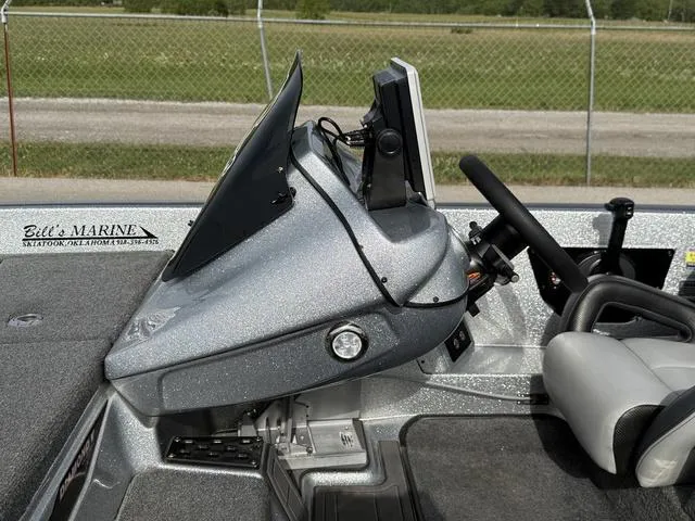 Slide: The Image of Phoenix Bass Boat 20 XE 2024 - 15