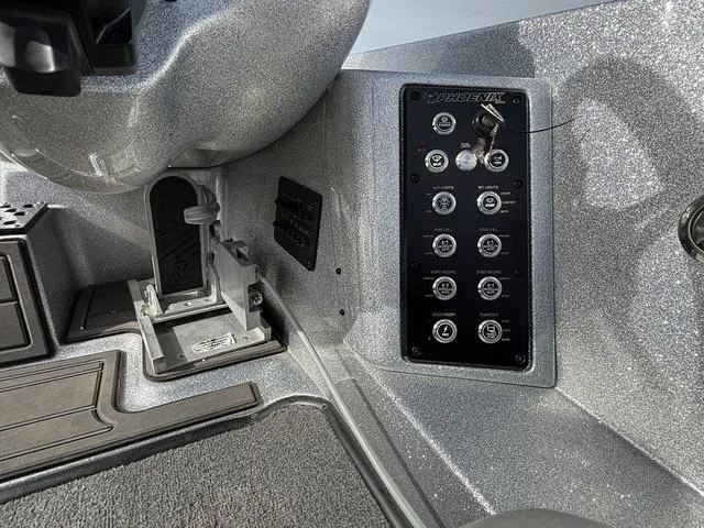 Slide: The Image of Phoenix Bass Boat 20 XE 2024 - 16