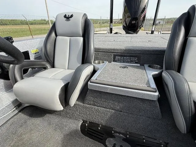 Slide: The Image of Phoenix Bass Boat 20 XE 2024 - 17