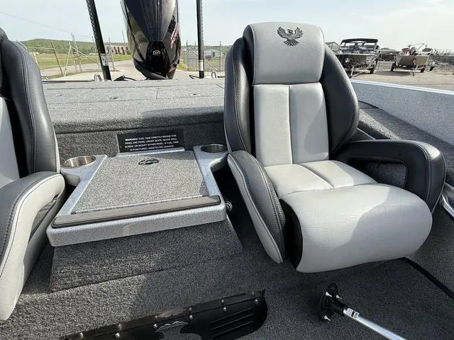 Slide: The Image of Phoenix Bass Boat 20 XE 2024 - 18