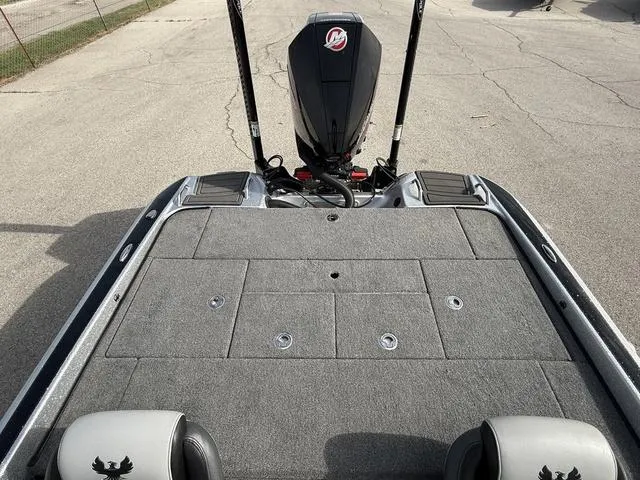 Slide: The Image of Phoenix Bass Boat 20 XE 2024 - 19