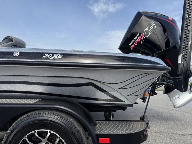 Slide: The Image of Phoenix Bass Boat 20 XE 2024 - 2
