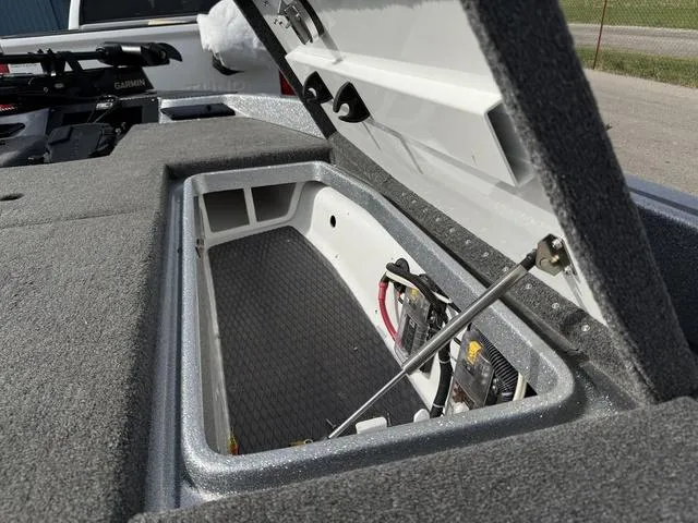 Slide: The Image of Phoenix Bass Boat 20 XE 2024 - 26