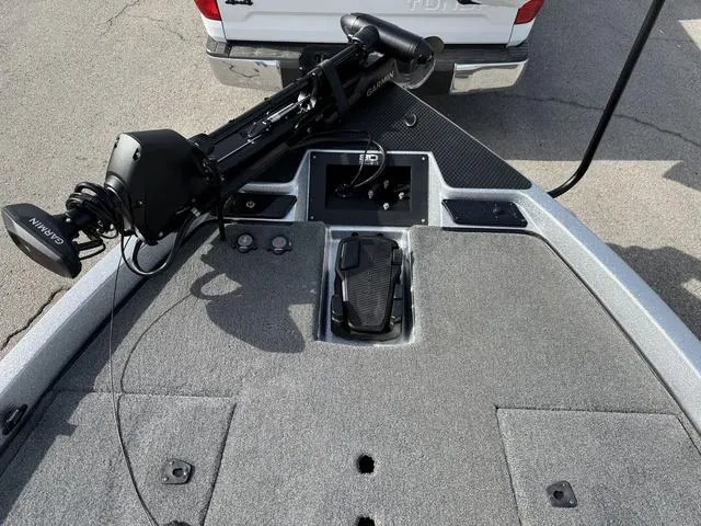 Slide: The Image of Phoenix Bass Boat 20 XE 2024 - 8