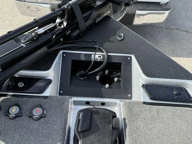 Slide: The Image of Phoenix Bass Boat 20 XE 2024 - 9