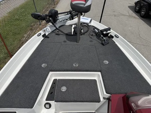 Slide: The Image of 2019 Ranger Z175 boat deck with fishing seat and equipment. - 9