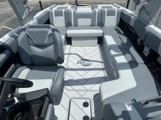 Slide: The Image of Malibu Wakesetter LSV 23 LSV 2025 - 11