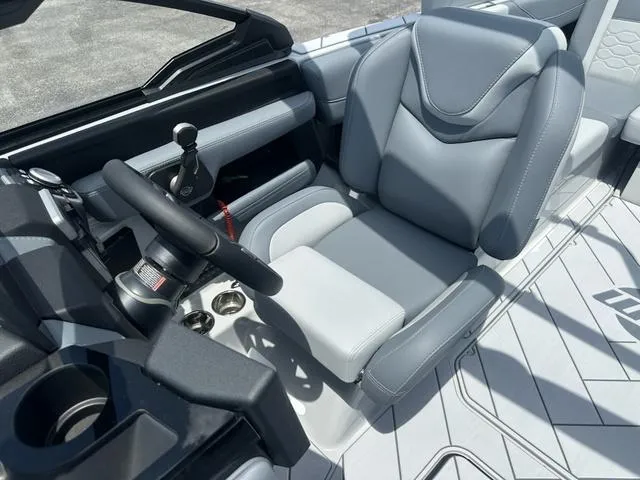 Slide: The Image of Malibu Wakesetter LSV 23 LSV 2025 - 12