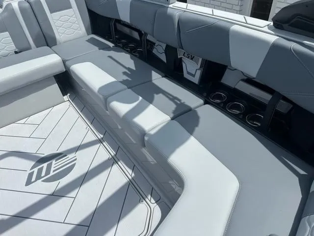 Slide: The Image of Malibu Wakesetter LSV 23 LSV 2025 - 13