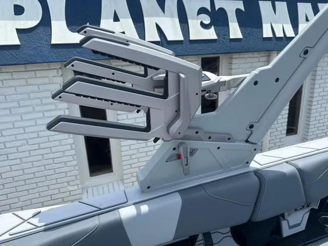 Slide: The Image of Malibu Wakesetter LSV 23 LSV 2025 - 14