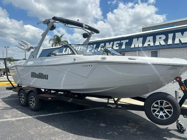 Slide: The Image of Malibu Wakesetter LSV 23 LSV 2025 - 4