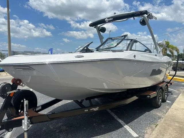 Slide: The Image of Malibu Wakesetter LSV 23 LSV 2025 - 5