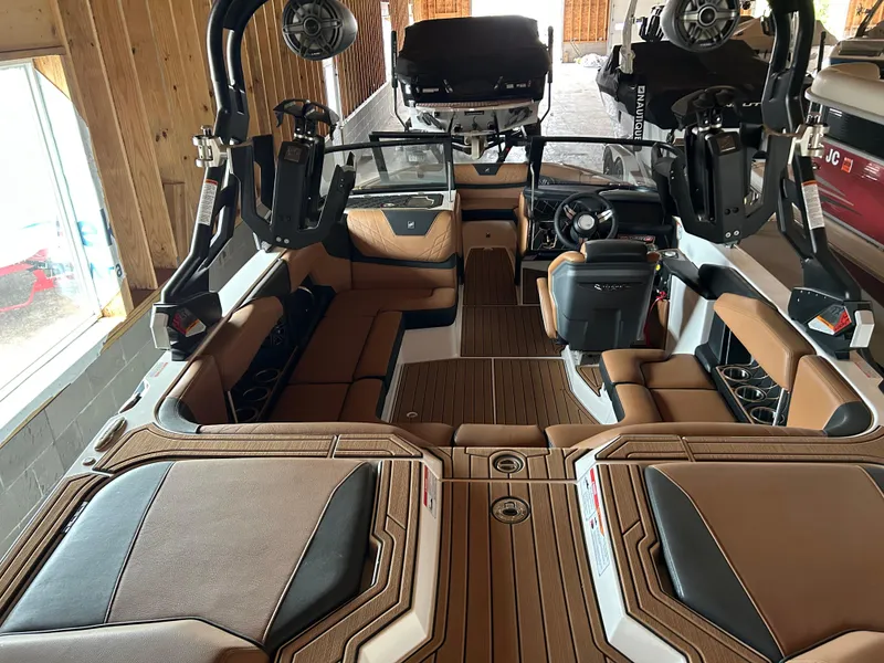 Slide: The Image of Nautique Super Air Nautique GS20 2021 - 9
