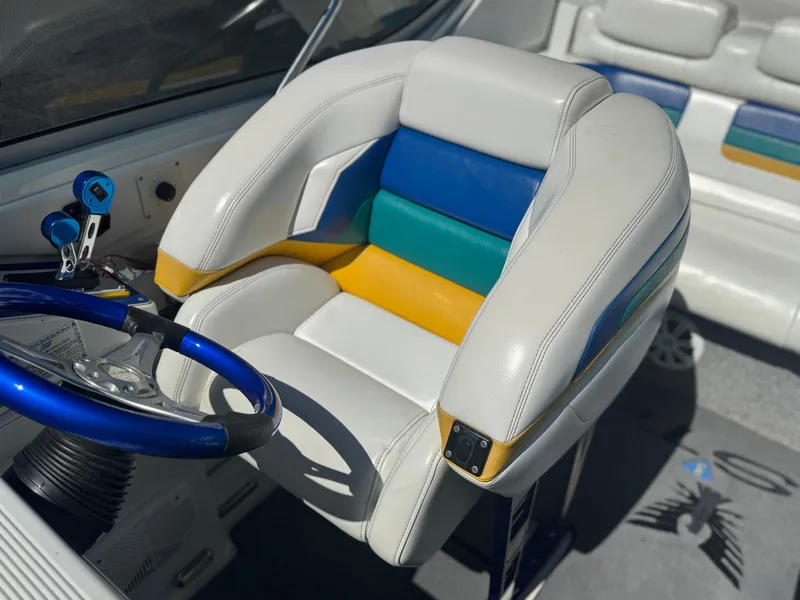 Slide: The Image of Captain's seat of 2000 Formula 271 FASTech boat with colorful upholstery and blue steering wheel. - 9