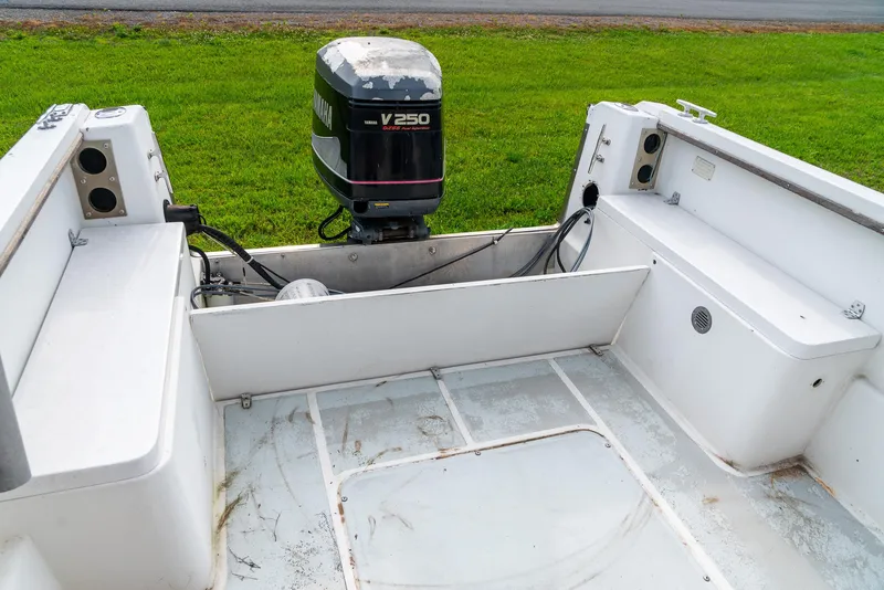 Slide: The Image of 1986 Aquasport 250 Express Fisherman boat with Yamaha V250 outboard motor. - 21