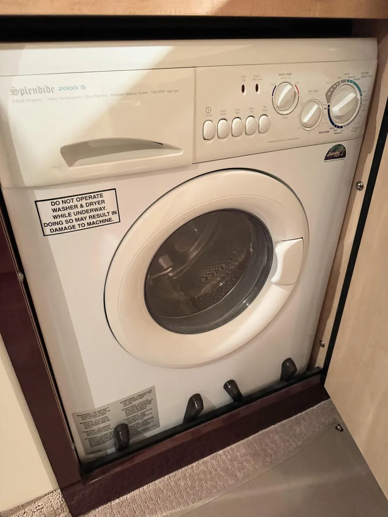 Slide: The Image of Sea Ray 48 Sundancer 2009 - 41