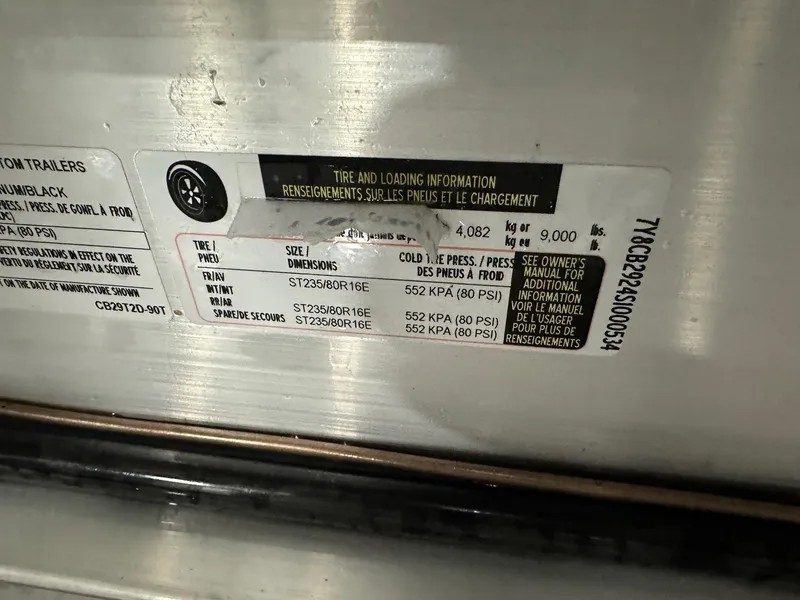 Slide: The Image of Crownline Boats CR Series 270 CR 2025 - 13