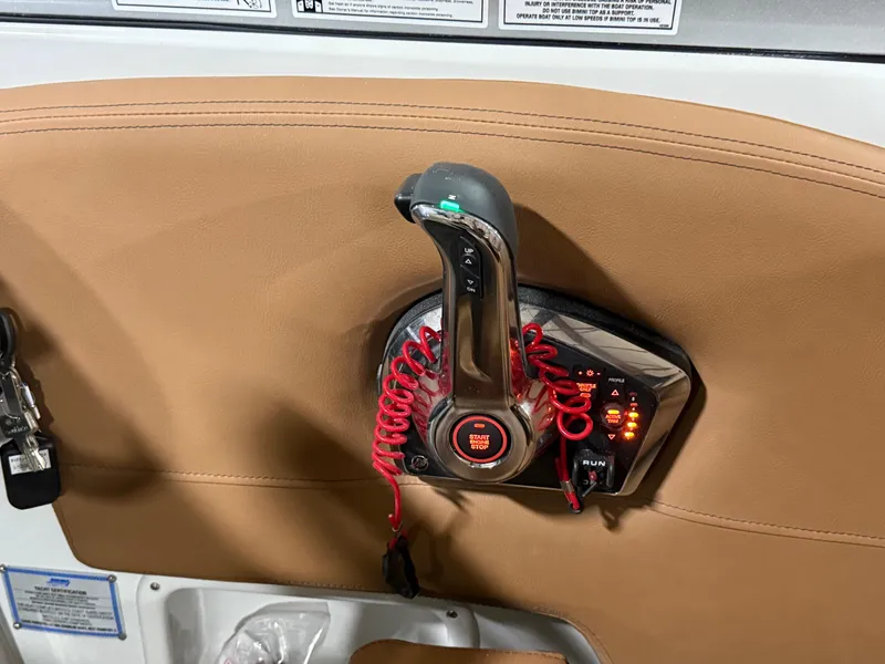 Slide: The Image of Crownline Boats CR Series 270 CR 2025 - 28