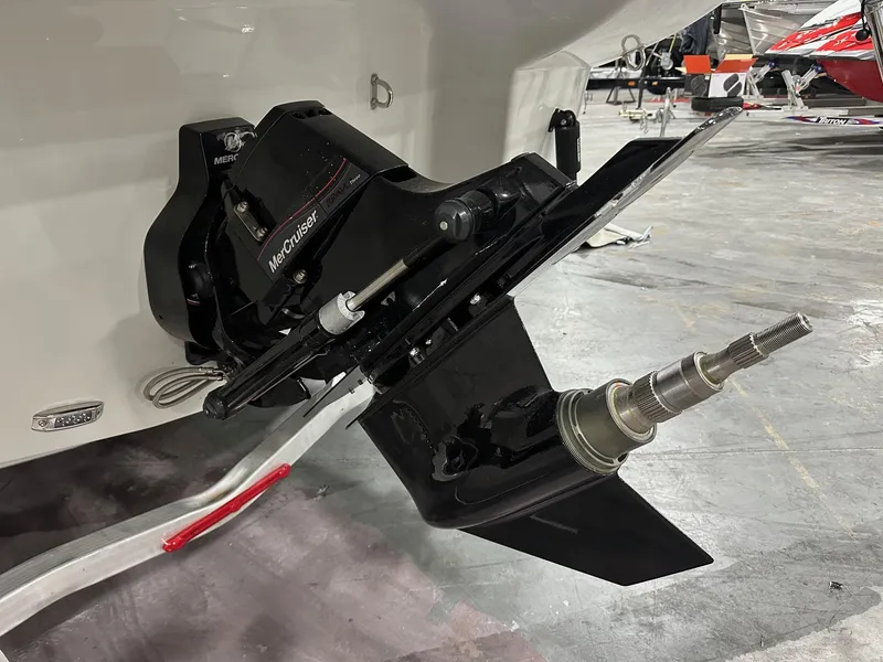 Slide: The Image of Crownline Boats CR Series 270 CR 2025 - 31