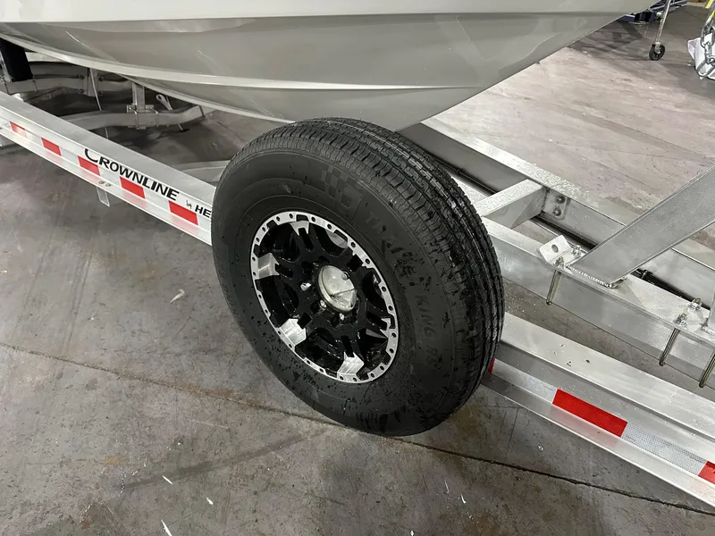 Slide: The Image of Crownline Boats CR Series 270 CR 2025 - 34