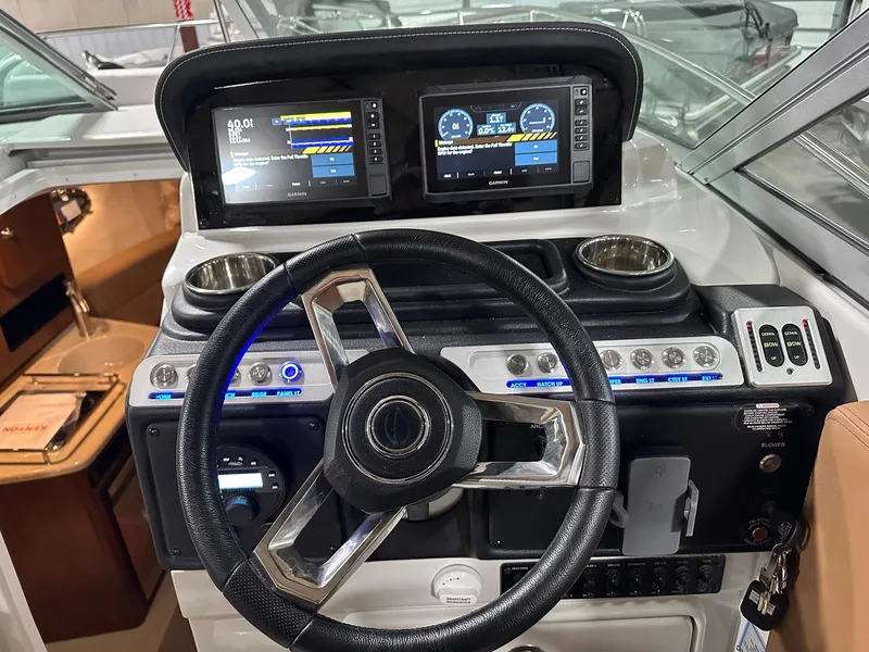 Slide: The Image of Crownline Boats CR Series 270 CR 2025 - 35