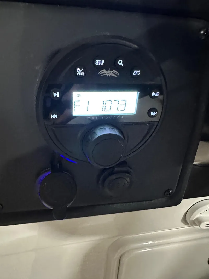 Slide: The Image of Crownline Boats CR Series 270 CR 2025 - 37