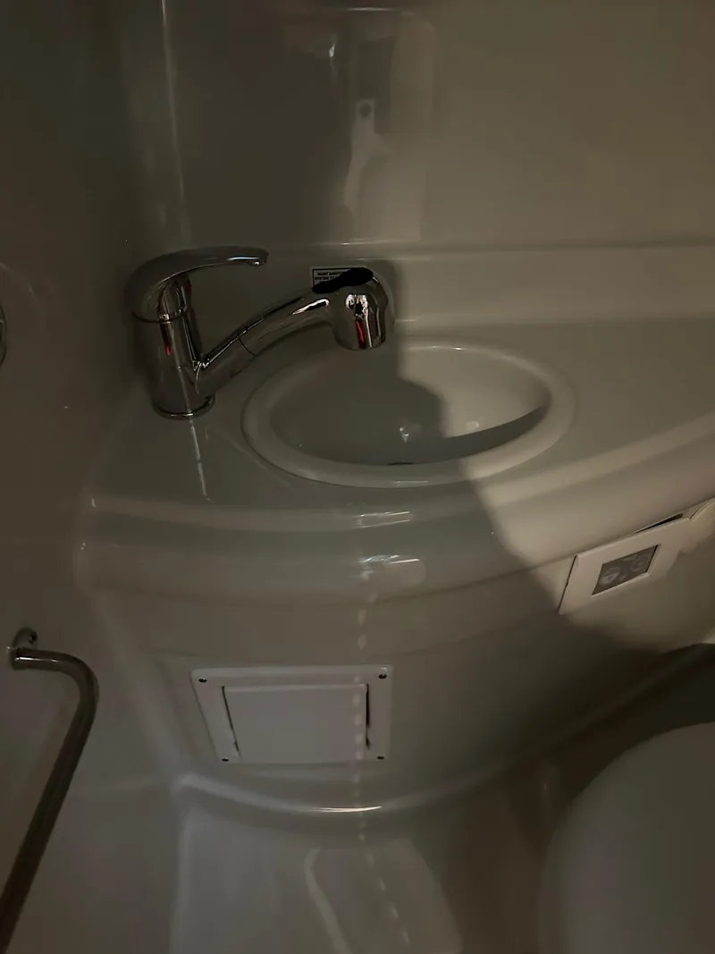 Slide: The Image of Crownline Boats CR Series 270 CR 2025 - 43