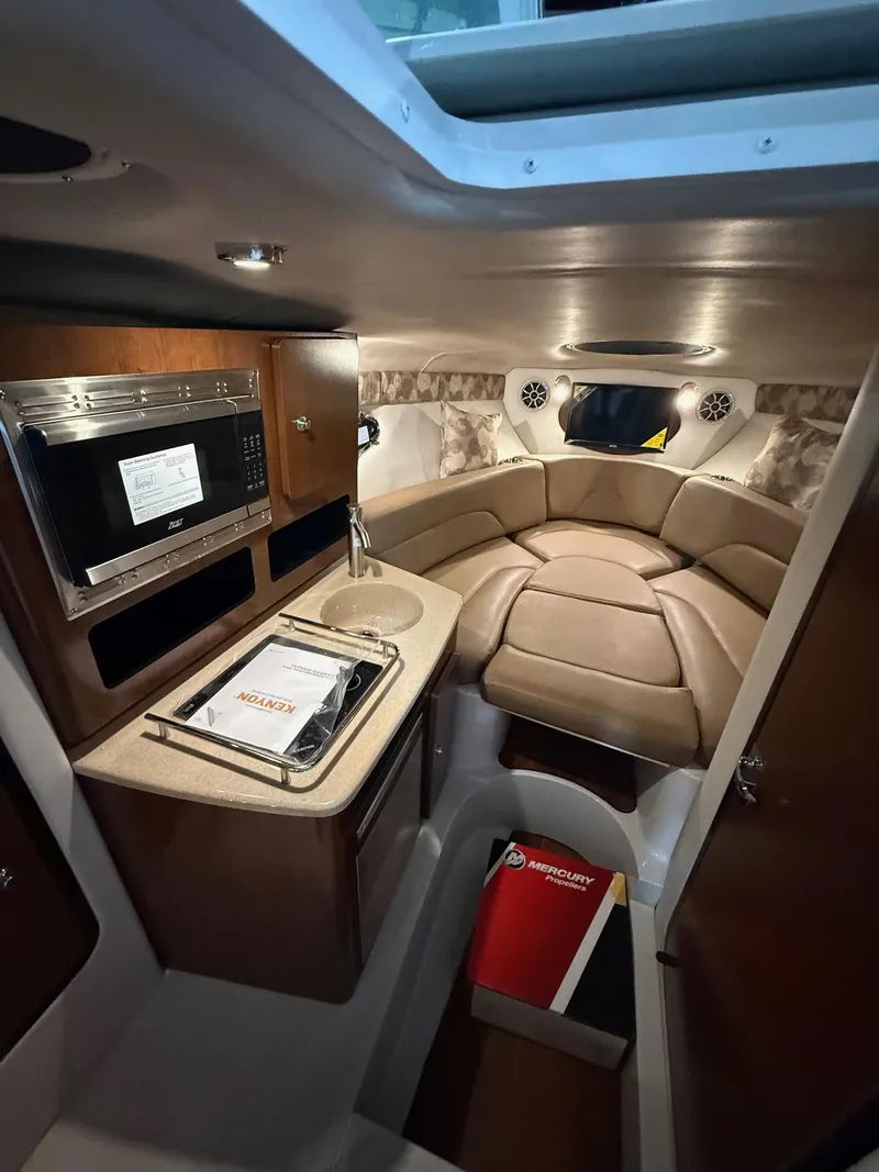 Slide: The Image of Crownline Boats CR Series 270 CR 2025 - 7