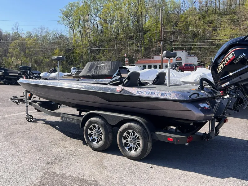 Slide: The Image of Skeeter ZXR 20 SE 2025 - 1