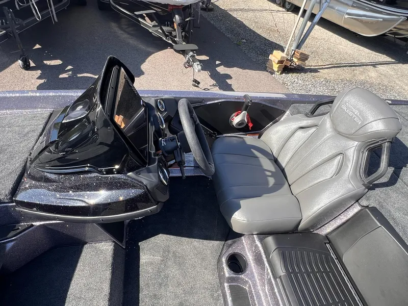 Slide: The Image of Skeeter ZXR 20 SE 2025 - 42