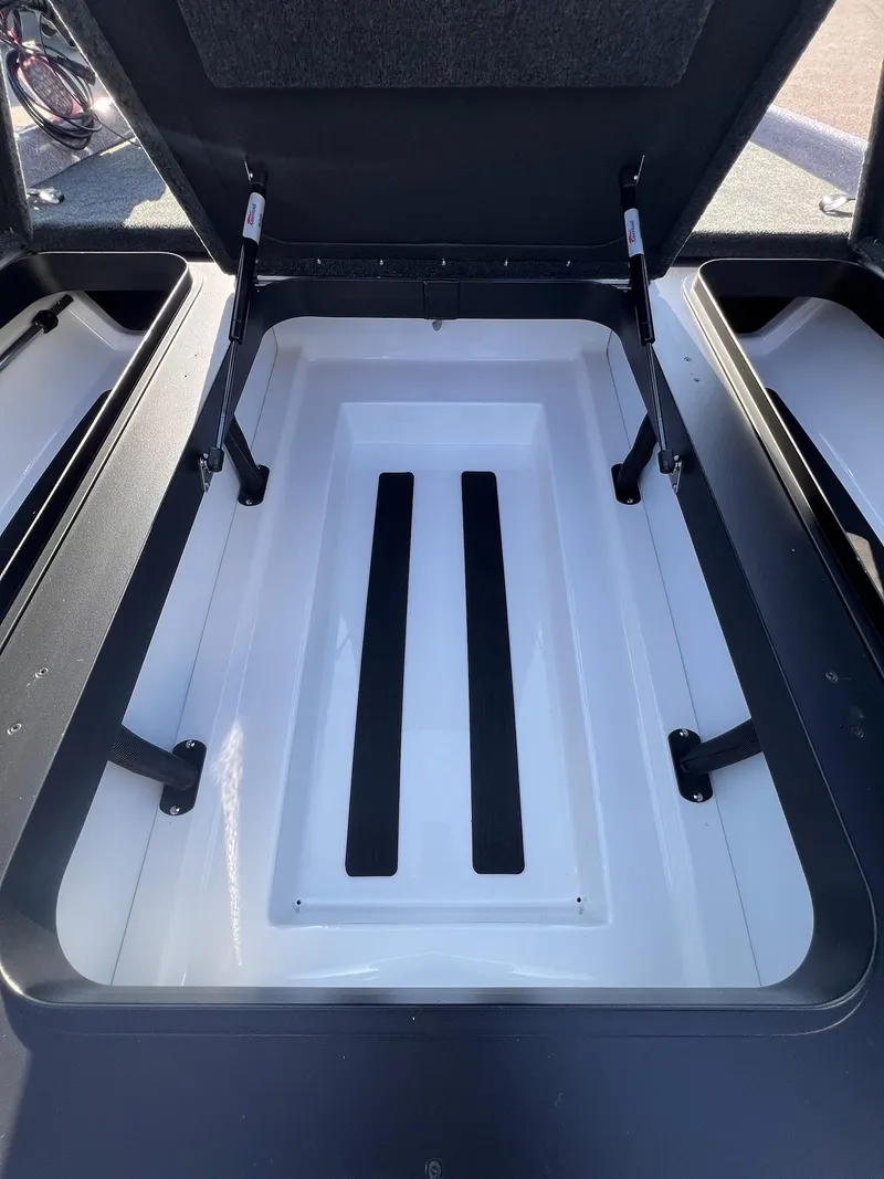 Slide: The Image of Skeeter ZXR 20 SE 2025 - 7